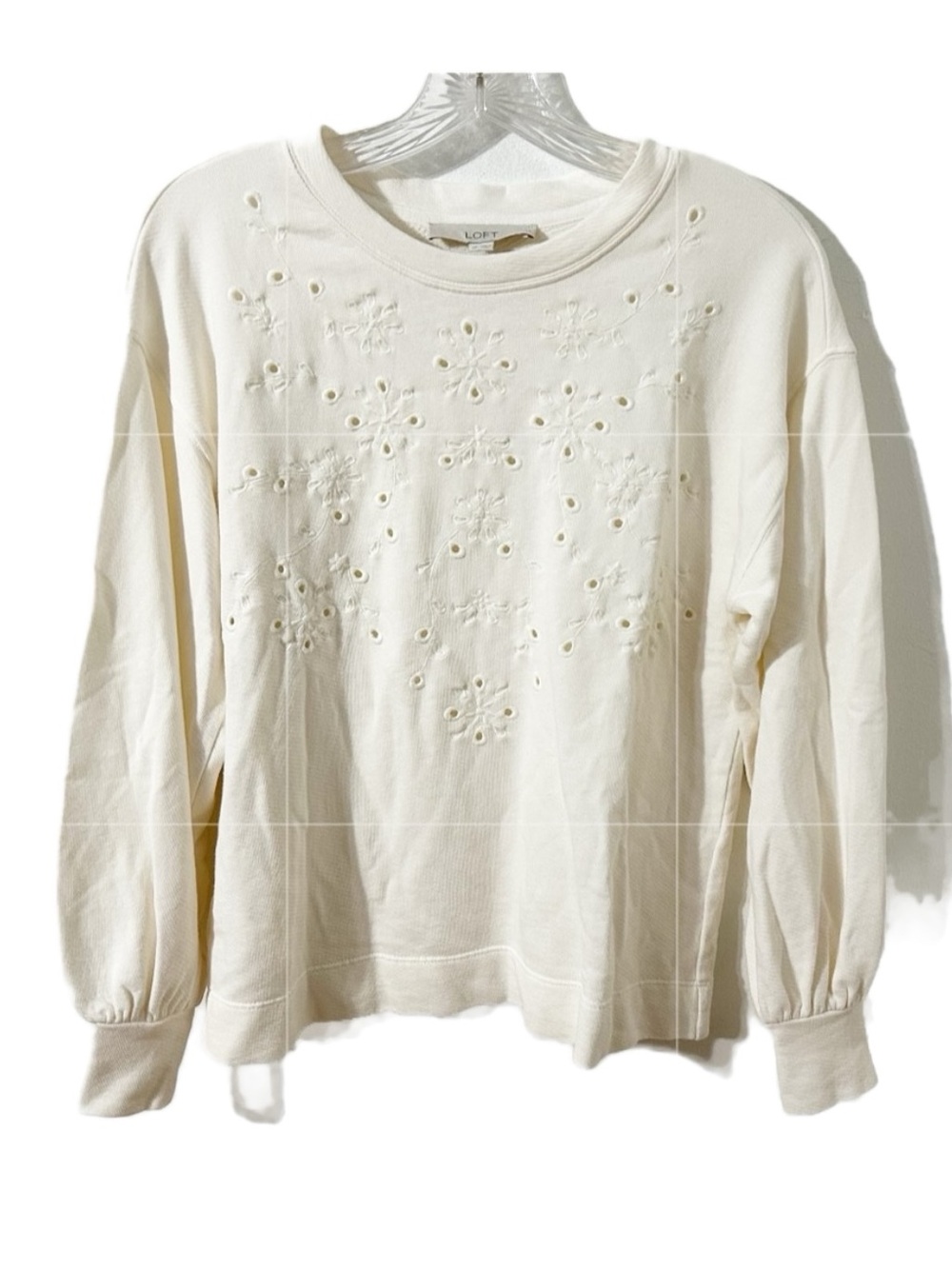 Ann Taylor LOFT Cream Floral Embroidered Eyelet Sweatshirt Bellow Sleeves Cuffs